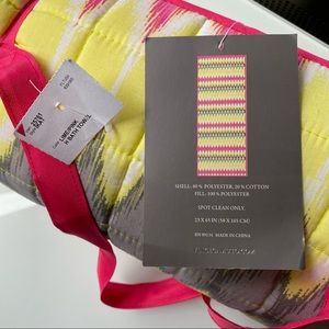 Vince Camuto Beach Mat